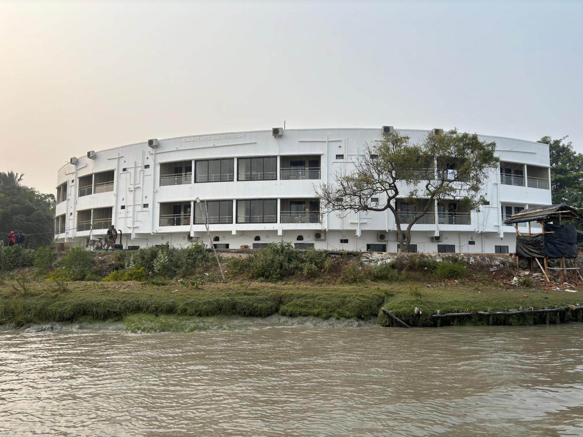 Ichhamati Hotel And Restaurant Hasnabad Extérieur photo